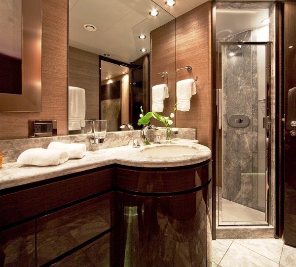 Bath On Yacht STREGA