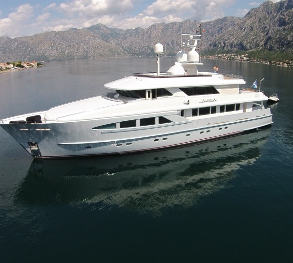The 38m Yacht ALUMERCIA