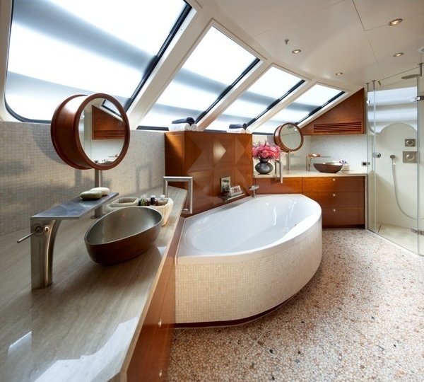 Bath On Yacht NORTHLANDER