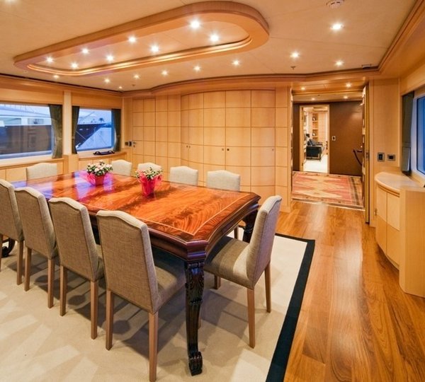 Fore Aspect: Yacht GOLDEN HORN's Eating/dining Image