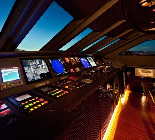 Bridgedeck On Board Yacht MANIFIQ