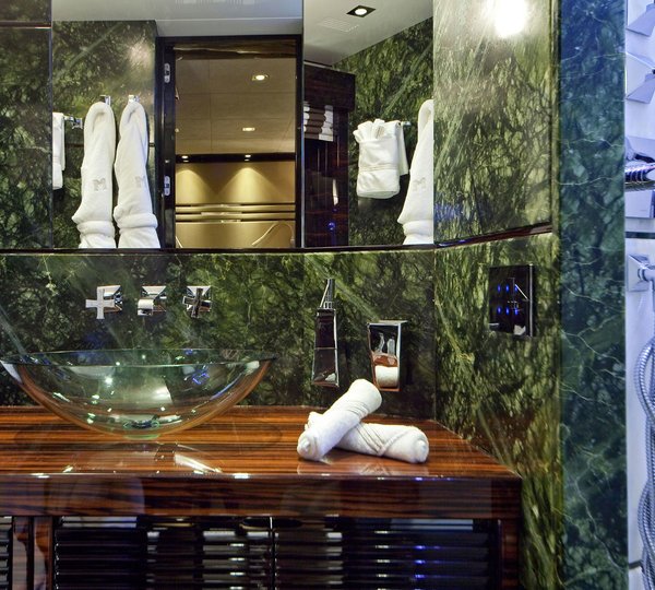 Close Up: Yacht MANIFIQ's Bath Photograph