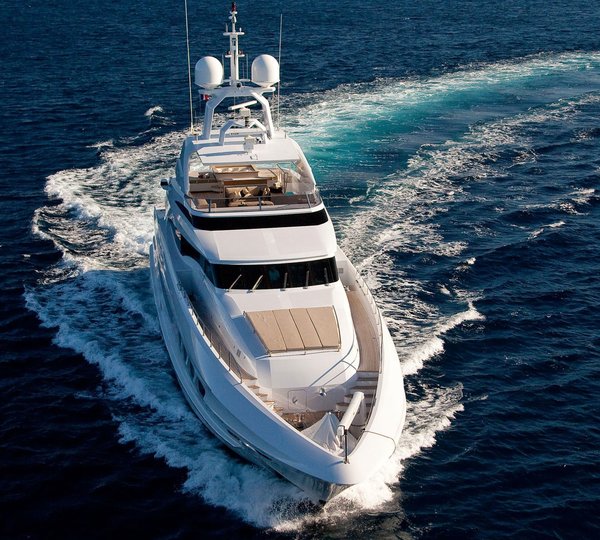 Cruising Aboard Yacht MANIFIQ