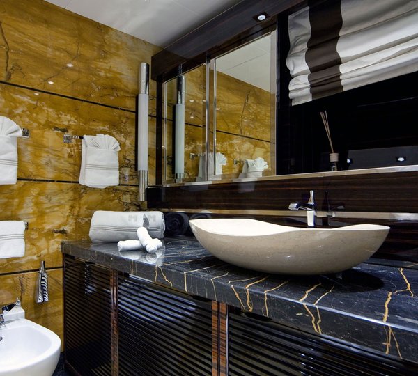 Bath Aboard Yacht MANIFIQ
