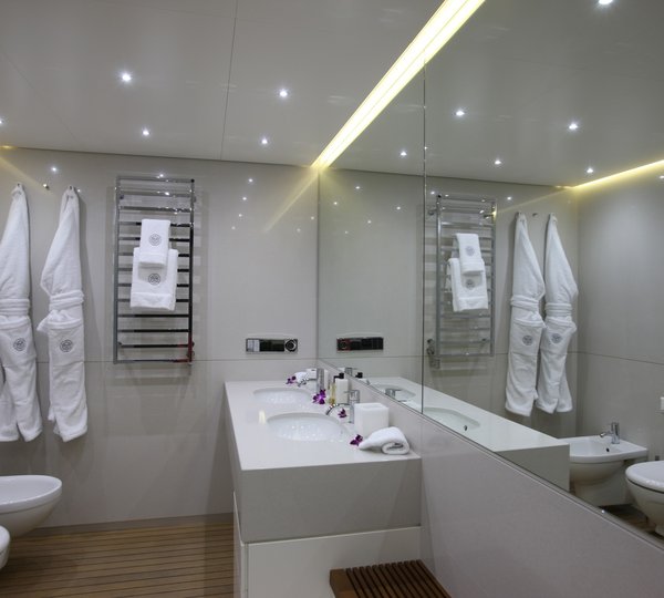 Main Master Bath On Board Yacht OCEAN SAPPHIRE