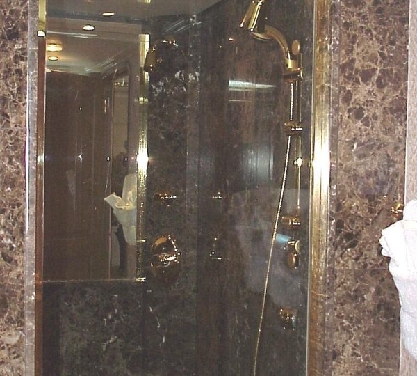 The 42m Yacht MONA LIZA