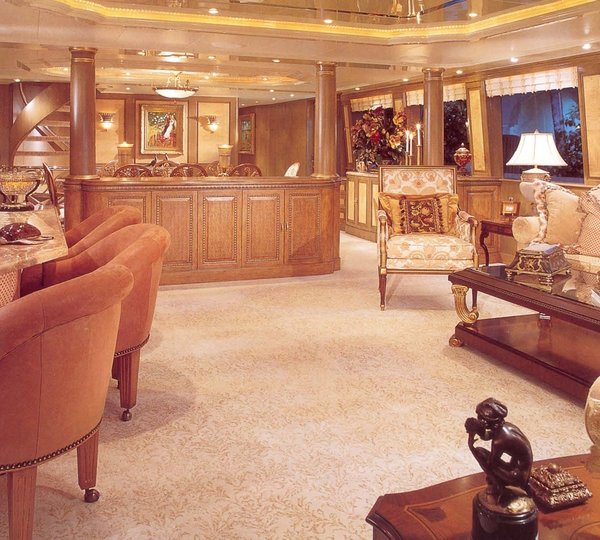 The 42m Yacht MONA LIZA