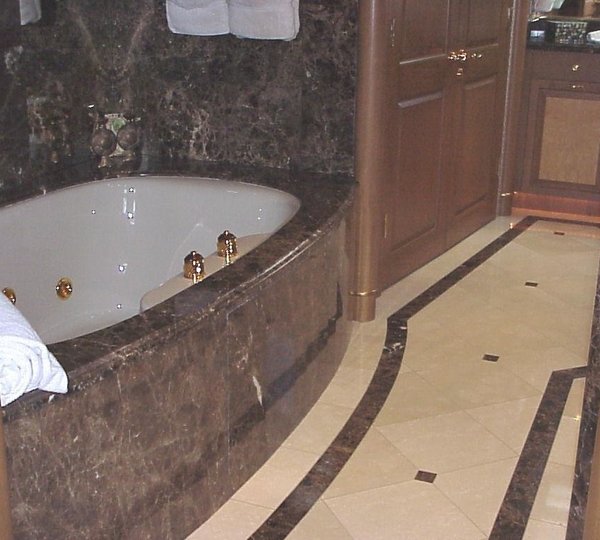 The 42m Yacht MONA LIZA