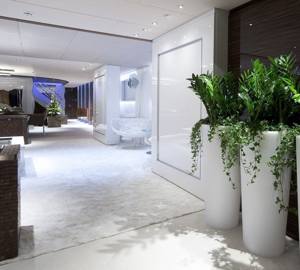 The 43m Yacht MI VIDA