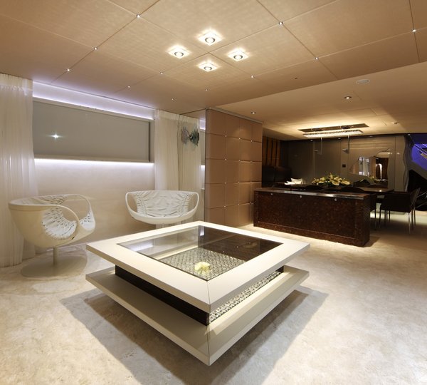 The 43m Yacht MI VIDA