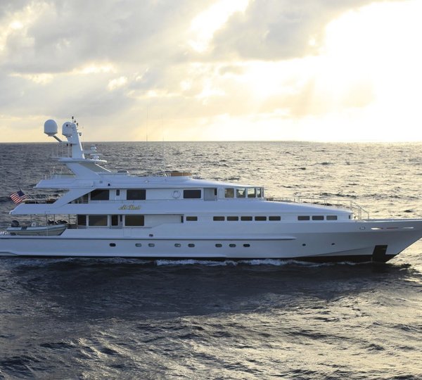 Overview On Board Yacht AT LAST