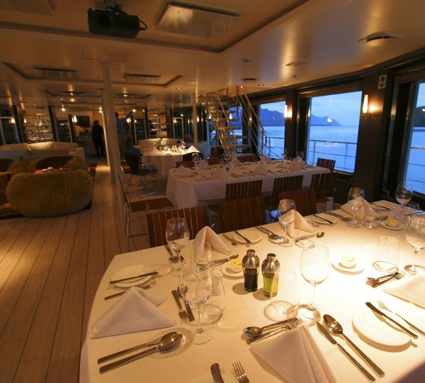 Eating/dining Saloon On Board Yacht ATMOSPHERE