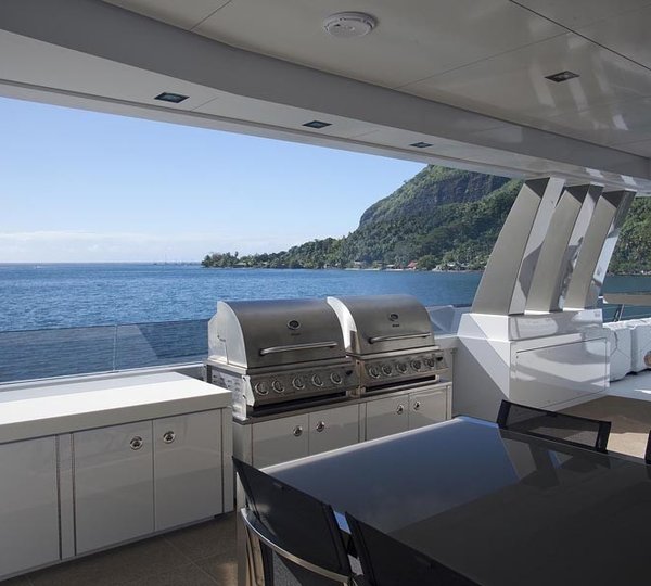 External Eating/dining On Yacht BIG FISH