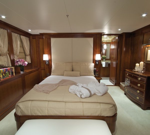 Queen Sized Cabin On Board Yacht YOU & ME