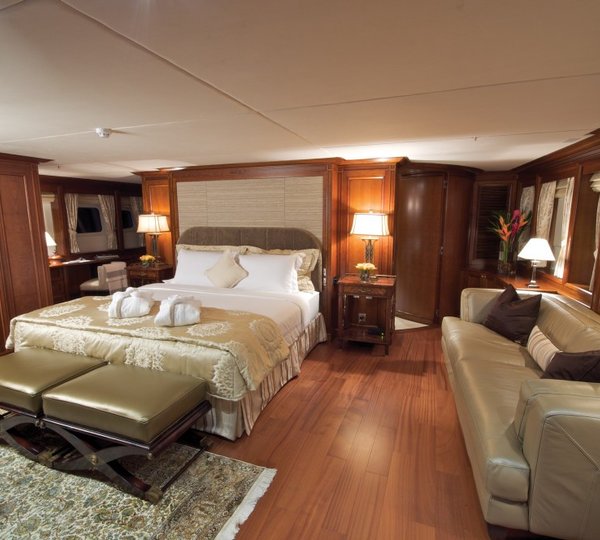 Main Master Cabin On Yacht YOU &AMP; ME