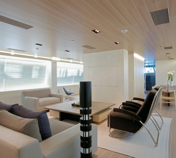 Corner Aspect: Yacht BARACUDA VALLETTA's Saloon Photograph