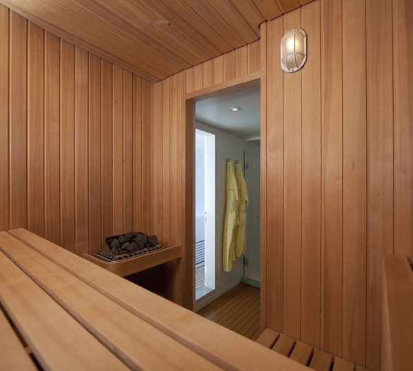 The 54m Yacht HUNTRESS II