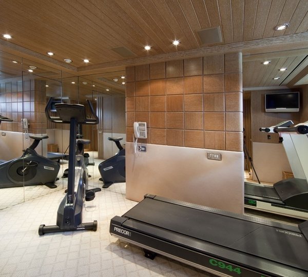 The 54m Yacht HUNTRESS II