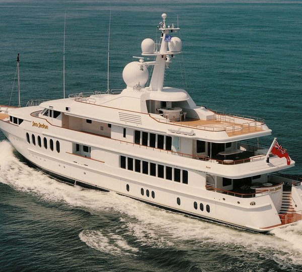 Cruising On Board Yacht HUNTRESS II