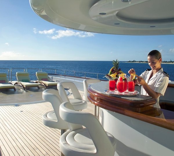 External Drinks Bar On Yacht HUNTRESS II