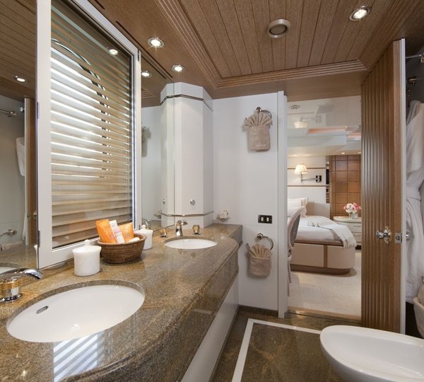 The 54m Yacht HUNTRESS II