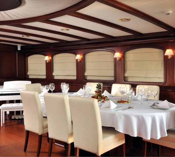 Eating/dining Furniture Aboard Yacht REGINA