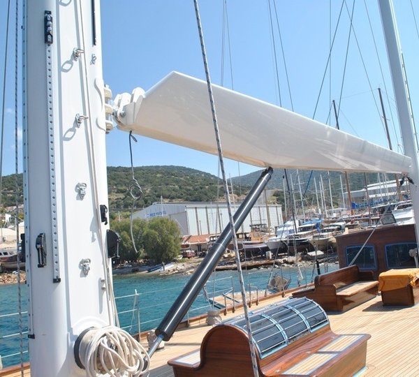 Daytime: Yacht REGINA's Deck Image