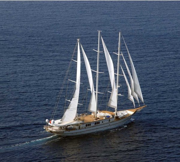 Cruising Aboard Yacht MONTIGNE