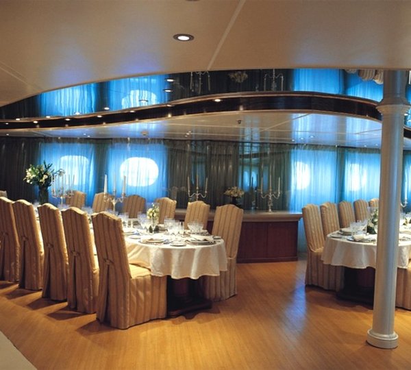 Tables: Yacht ELEGANT 007's Eating/dining Saloon Image