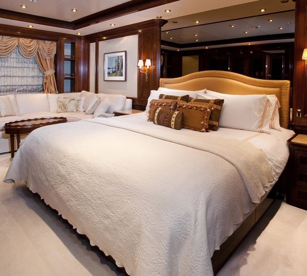 Berth: Yacht TITANIA's Main Master Cabin Image