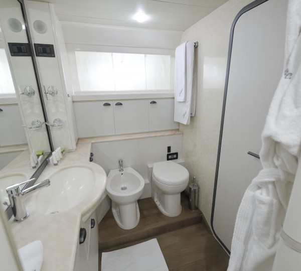 Guest Cabin Ensuite
