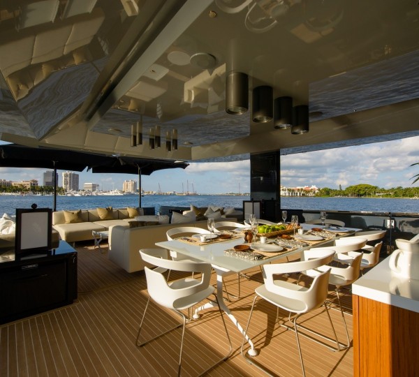 Main Deck Dining And Seating