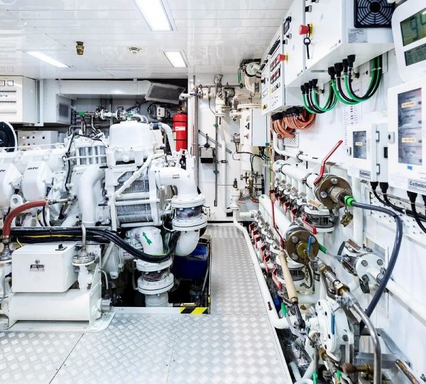 AFRICA I Interior - Engine Room