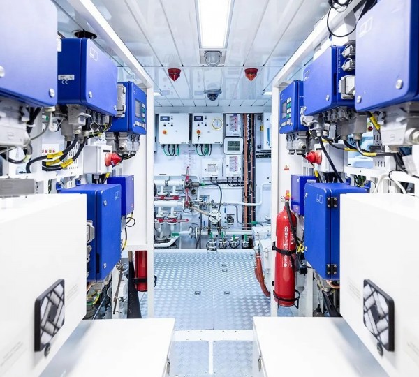 AFRICA I Interior - Engine Room