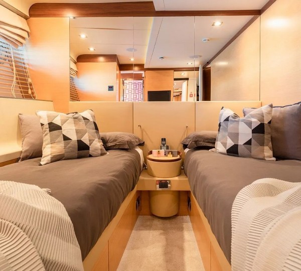 AFRICA I Interior - Twin Cabin