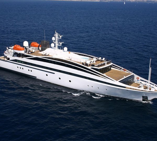 ELEGANT 007 Underway