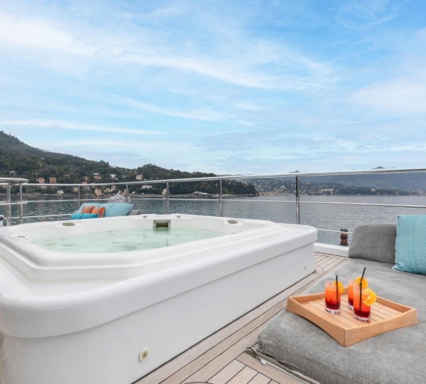 Exterior Sunbathing Area