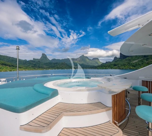 Exterior Sunbathing Area