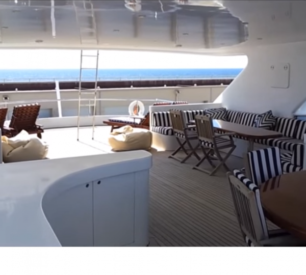 Large Flybridge With Lots Of Seating