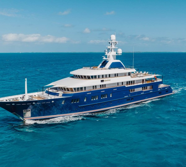 Luxury Charter Yacht HUNTRESS