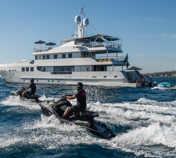 R23 With Toys And Jetskis