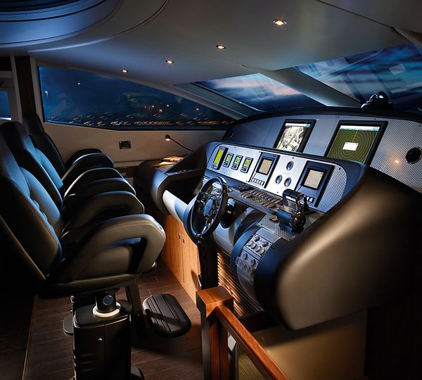 Sunseeker Predator 92 -  Helm