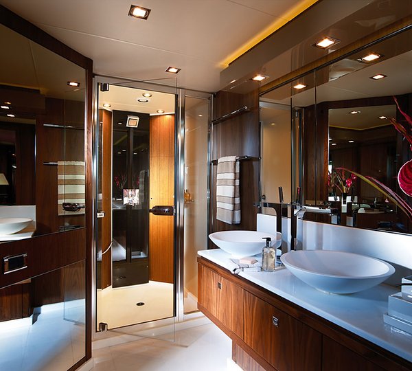 Sunseeker Predator 92 -  Master Ensuite
