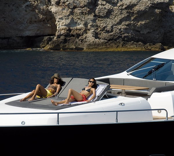 Sunseeker Predator 92 -  Sunpads On Foredeck