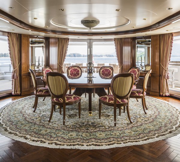 TATANIA Bridge Saloon Seating