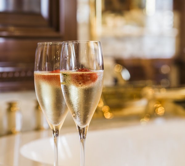 TATANIA Master Suite En suite Champagne