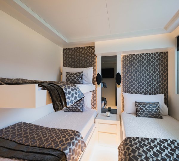 Twin Guest Cabin With Pullman