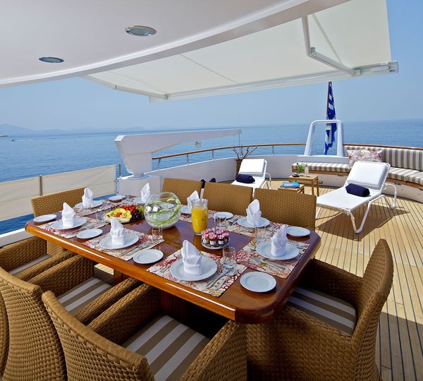 Upper Deck Alfresco Dining