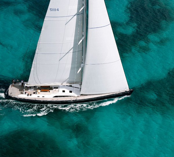 Virago_sailing_close-up