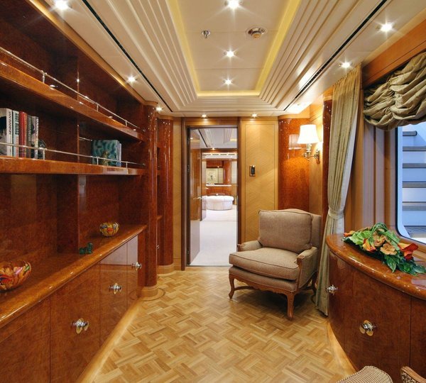 Yacht CAPRI By Lurssen - Foyer